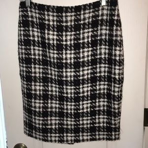 Ann Taylor houndstooth skirt